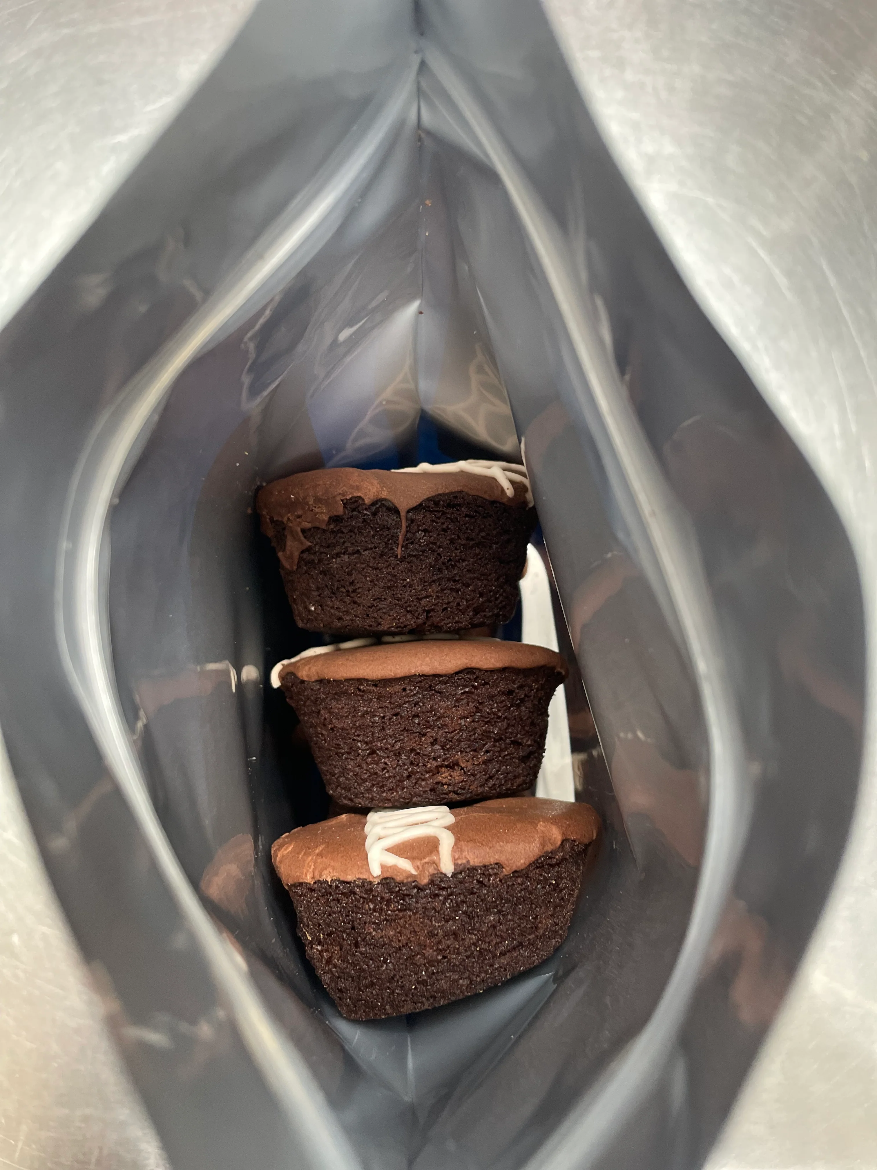 Freeze Dried Chocolate Cupcakes with Creamy Filling - Image 4