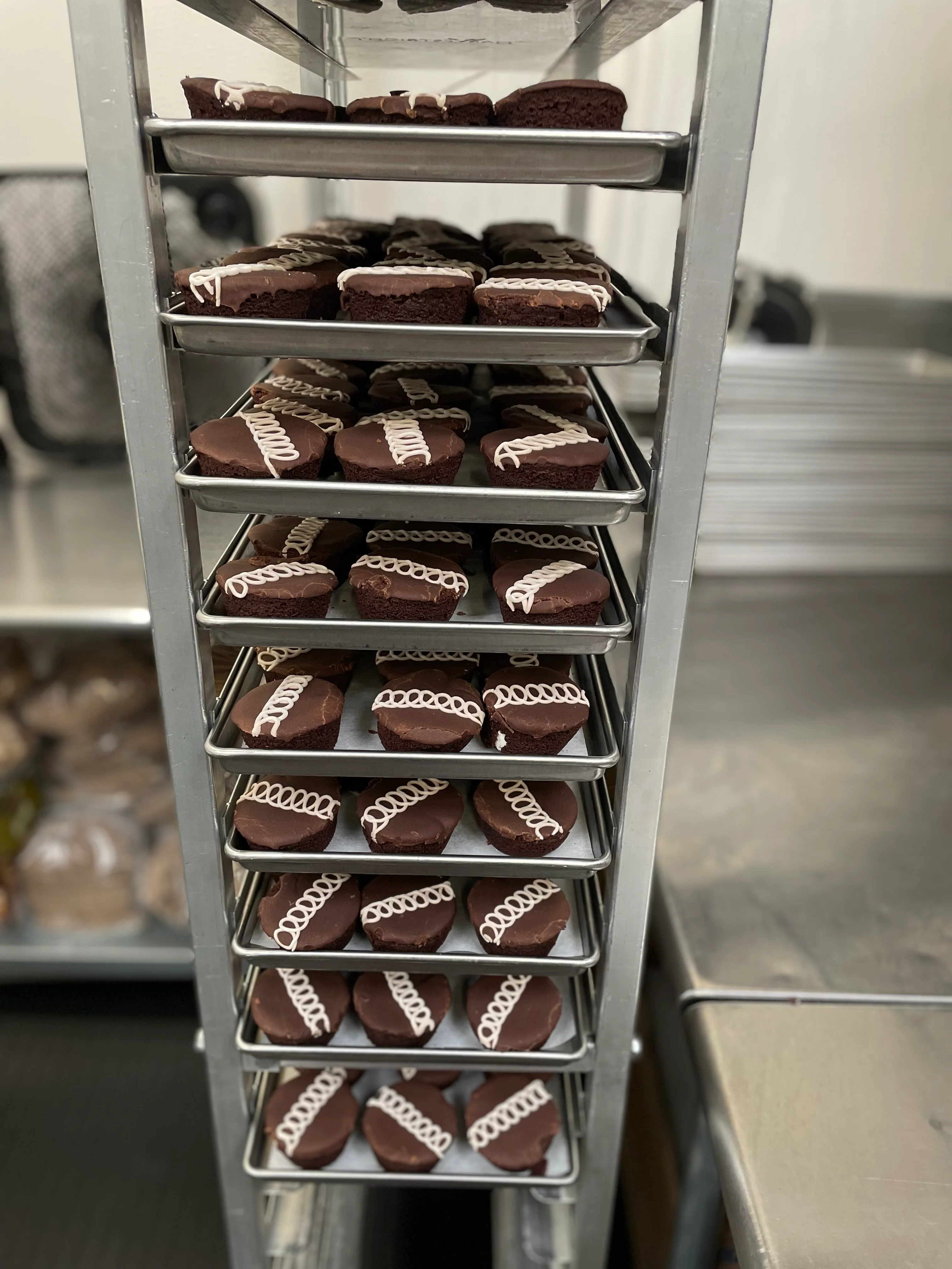 Freeze Dried Chocolate Cupcakes with Creamy Filling - Image 6